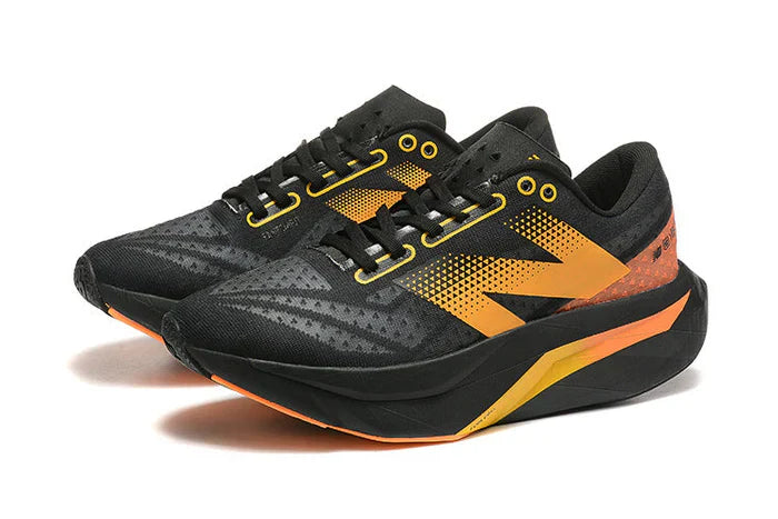 Tênis New Balance Fuelcell Supercomp Elite V4 - Preto/Laranja