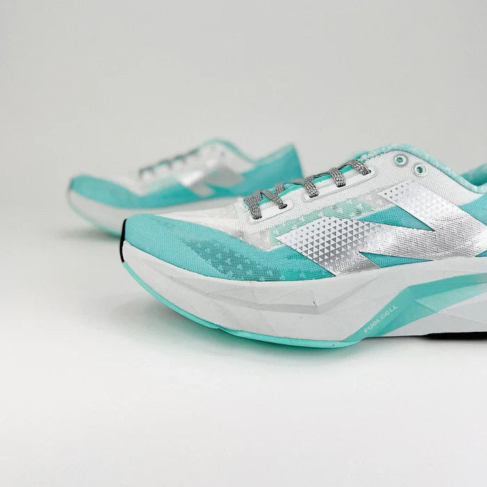 New Balance FuelCell Rebel V4 - Azul Claro