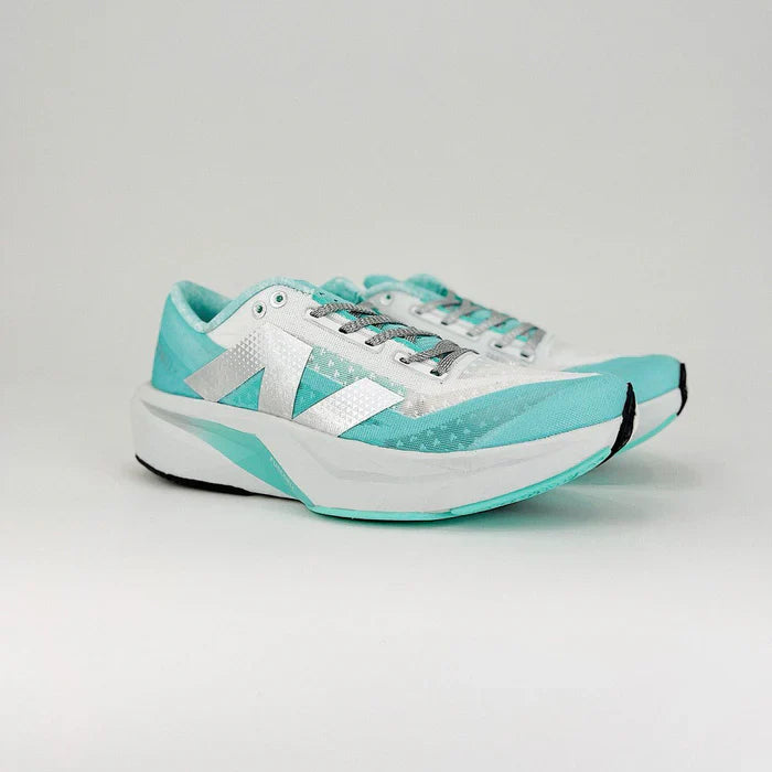 New Balance FuelCell Rebel V4 - Azul Claro